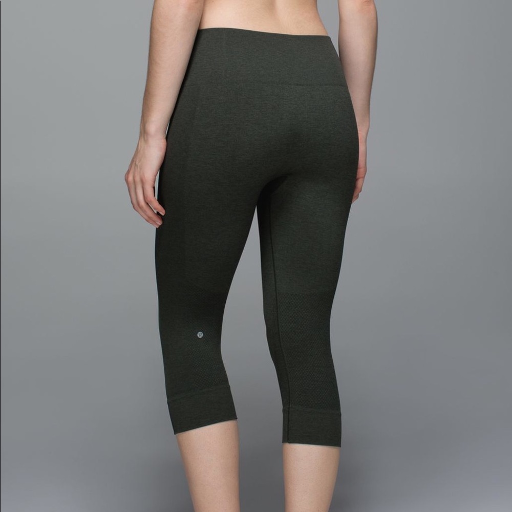 Lululemon Seamlessly Street crop